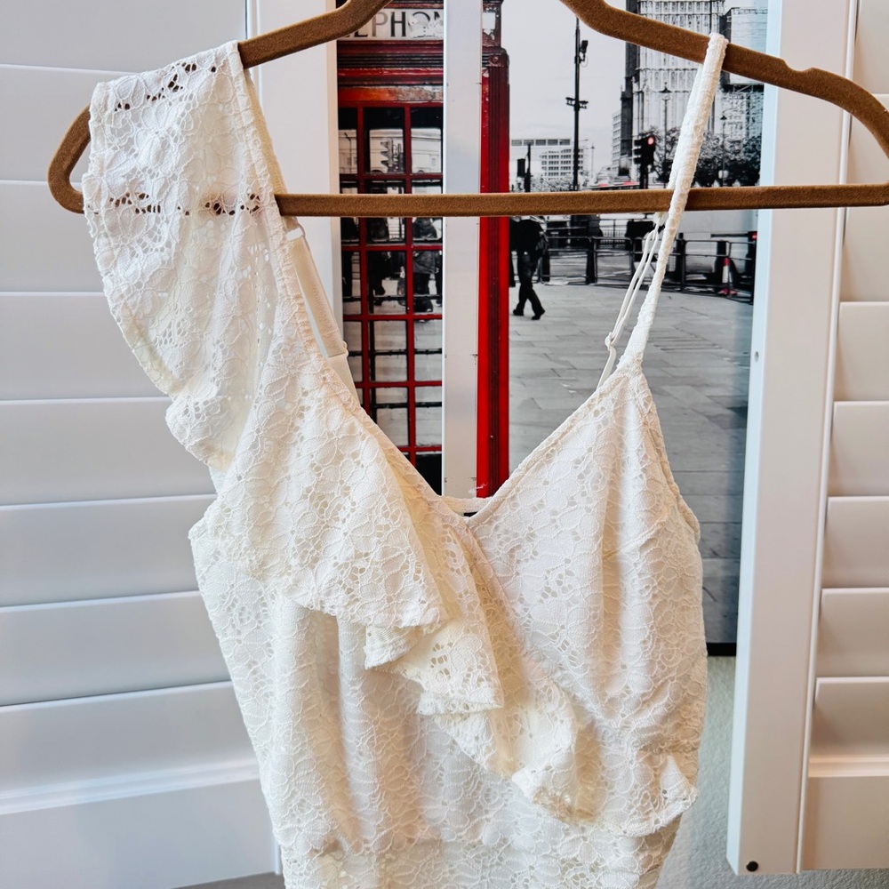 Sam Edelman. Size M.White Lace Bodysuit - Picture 2 of 8